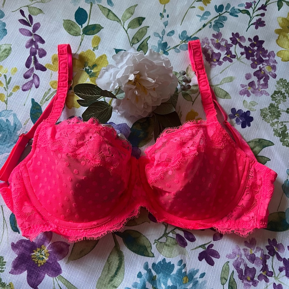 Victoria’s Secret 32DDD